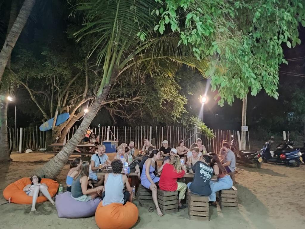 Hangover Hostels Arugam Bay Exterior photo