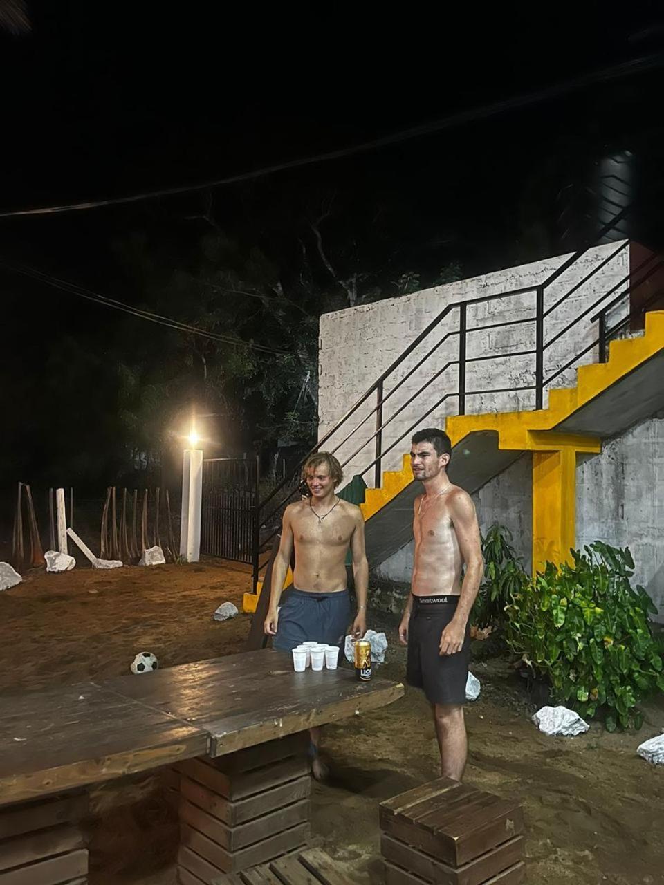 Hangover Hostels Arugam Bay Exterior photo
